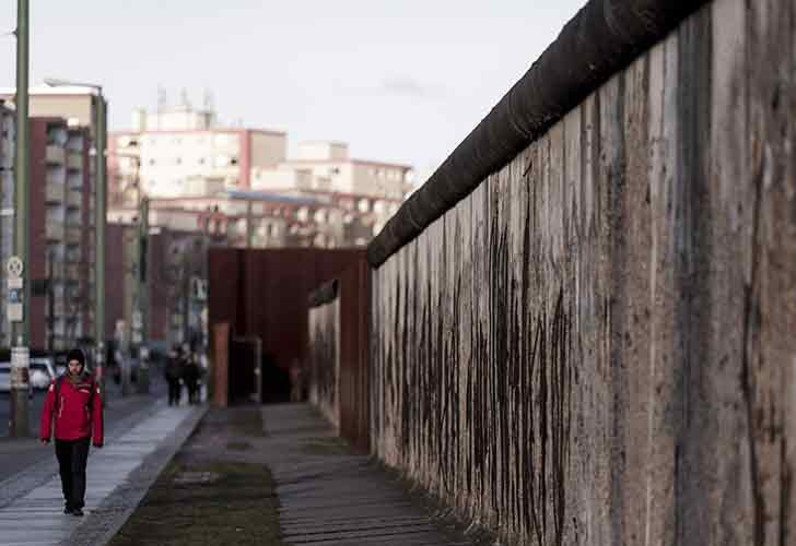 دیوار برلین مرزی بین آلمان شرق و غرب