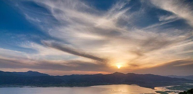 معروفترین جاذبه طبیعی استان کردستان، دریاچه زریوار است.