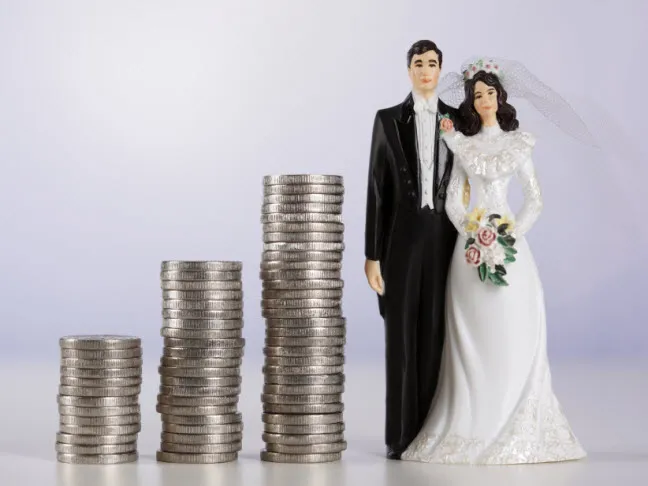 ارائه راهکارهای عملی برای صرفه‌جویی در هزینه‌های عروسی

